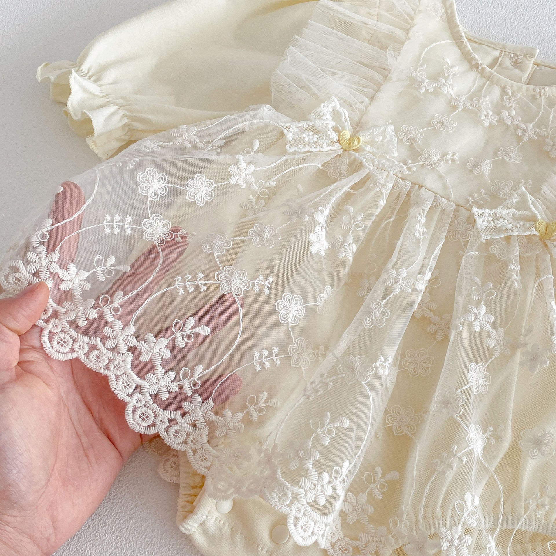 Spring Arrival Baby Girls Long Sleeves Flowers Pattern Tulle Decorated Bodysuit Dress